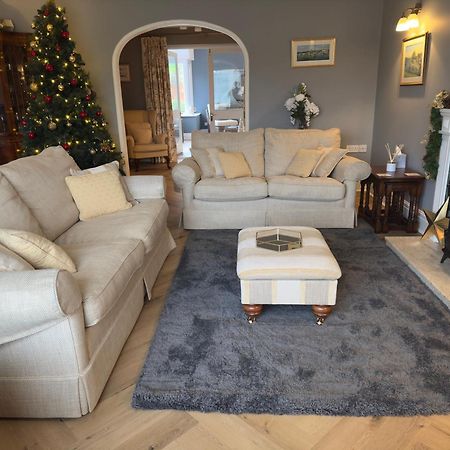 Vast, Elegant Home With Indoor Pool & Sauna Near Popular Golf Course Kington  Εξωτερικό φωτογραφία