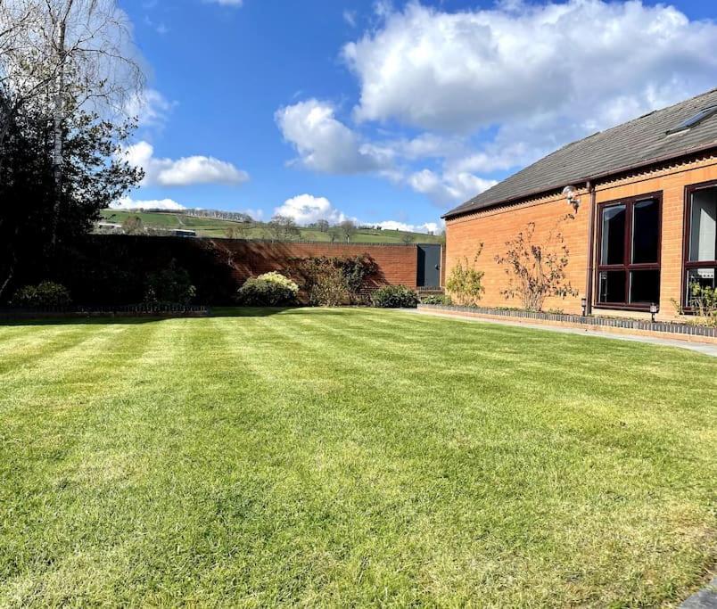 Vast, Elegant Home With Indoor Pool & Sauna Near Popular Golf Course Kington  Εξωτερικό φωτογραφία