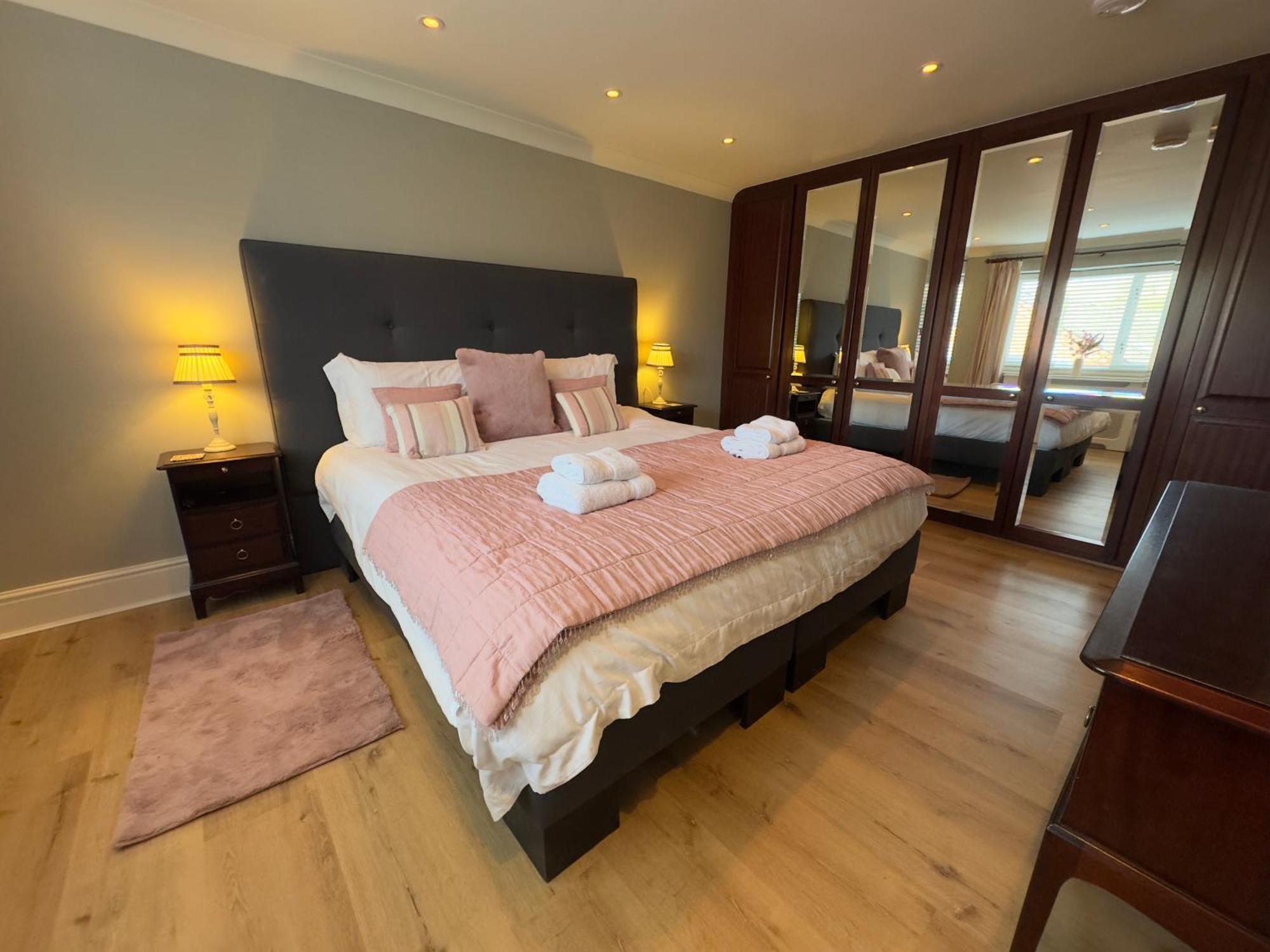 Vast, Elegant Home With Indoor Pool & Sauna Near Popular Golf Course Kington  Εξωτερικό φωτογραφία