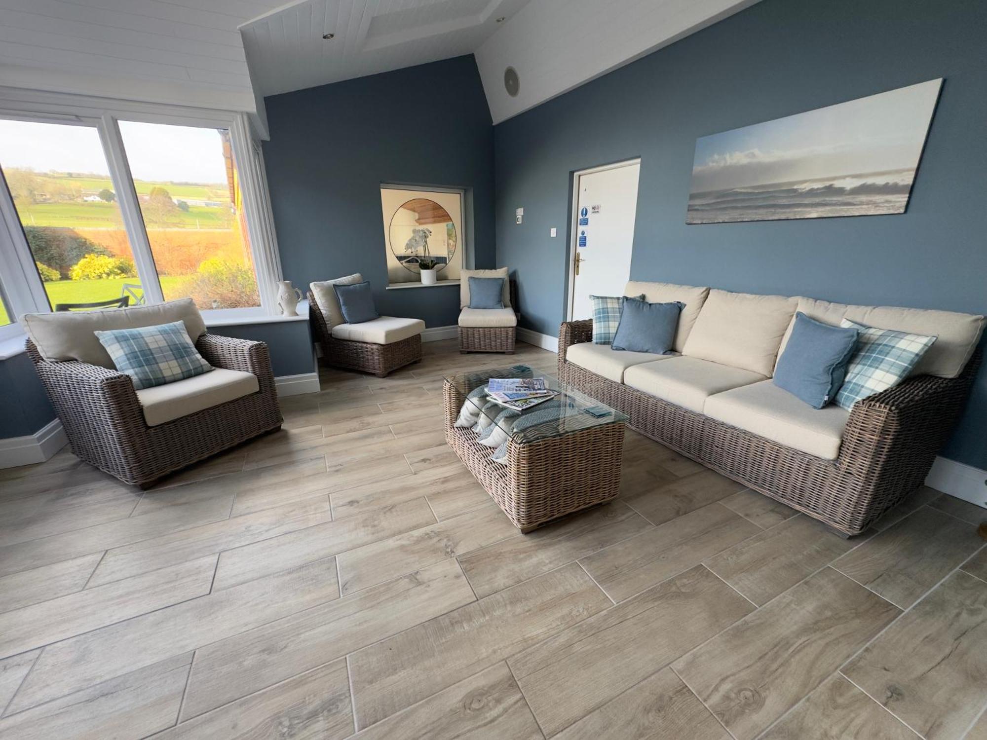 Vast, Elegant Home With Indoor Pool & Sauna Near Popular Golf Course Kington  Εξωτερικό φωτογραφία